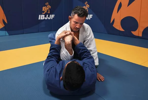 Llave de muñeca - Manual Technical Fouls & Illegal Moves de la IBJJF