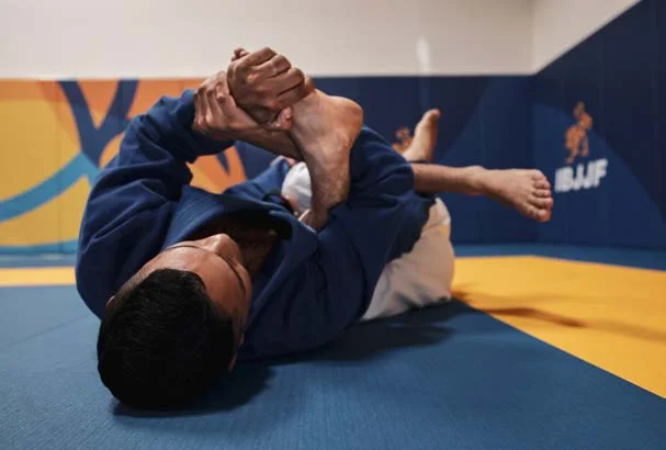 Toe hold (llave de pie en figura cuatro) - Manual Technical Fouls & Illegal Moves de la IBJJF