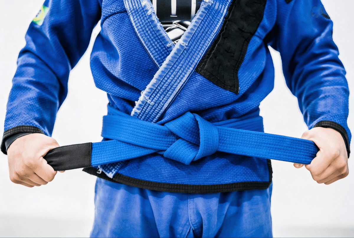 Practicante de BJJ entrenando en el tatami